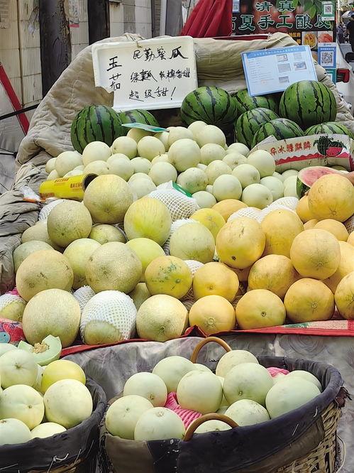 带顾客吃瓜,体验不一样的美食之旅