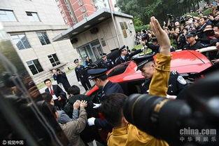 离婚开庭吃瓜,吃瓜群众围观，剧情反转再反转